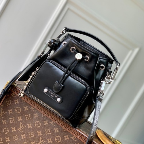 Louis Vuitton Noé Cargo PM Calfskin Leather Bucket Bag 루이비통 노에 카고 PM M13985 카프스킨 레더 버킷백 24cm