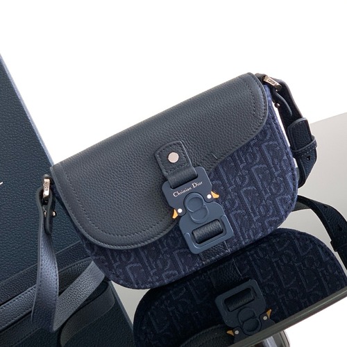 Dior Saddle Oblique Mini Messenger Grained Calfskin Navy Crossbody Bag 디올 새들 오블리크 미니 메신저 2ADCA435YKS 그레인드 카프스킨 네이비 크로스백 20cm