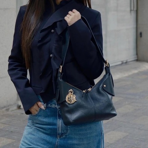 Dior Voyage Cannage Waxed Waxed Cowhide Black Shoulder Bag 디올 보야주 까나쥬 왁스드 왁스드 소가죽 블랙 숄더백 22×9.5×15cm