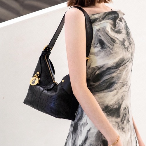 Dior Voyage Cannage Oiled-Wax Cowhide Leather Black Shoulder Bag 디올 보야주 까나쥬 오일드왁스 소가죽 블랙 숄더백 22×9.5×15cm