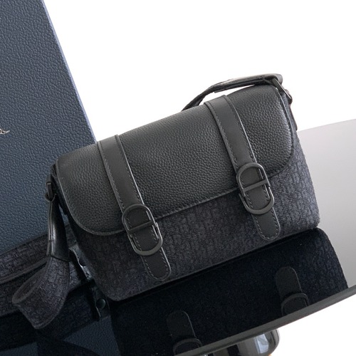 Dior Daily Mini Oblique Flap Messenger Oblique Fabric, Grained Cowhide Leather Black Messenger Bag 디올 데일리 미니 오블리크 플랩 메신저 오블리크 패브릭, 그레인드 소가죽 블랙 메신저백 20cm