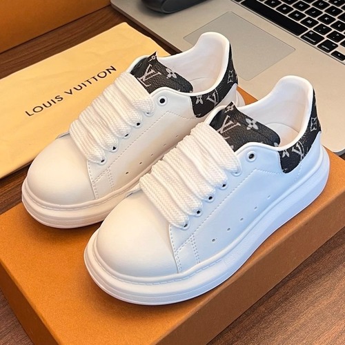 Louis Vuitton Kids Leather Casual Lambskin Leather Sneakers 루이비통 키즈 레더 캐주얼 램스킨 레더 스니커즈