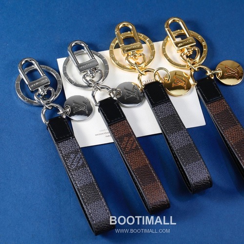 Louis Vuitton Monogram Grid Logo Cutout Leather Gold Keychain 루이비통 모노그램 그리드 로고 컷아웃 가죽 골드 키링