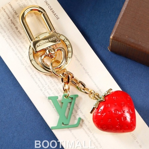 Louis Vuitton Strawberry Logo Charm Metal Red Keyring 루이비통 스트로베리 로고 참 메탈 레드 키링