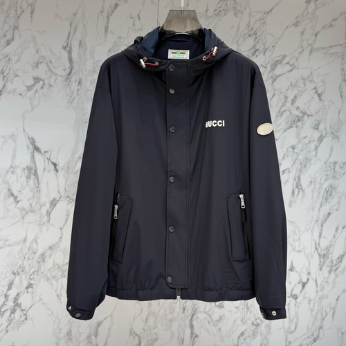 Gucci Logo Patch Hooded Outerwear White Windbreaker 구찌 로고 패치 후드 아우터 화이트 바람막이