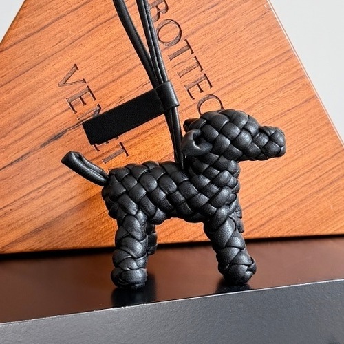 Bottega Veneta Intrecciato Dog Charm Leather Bag 보테가 베네타 인트레치아토 도그 참 가죽 백참