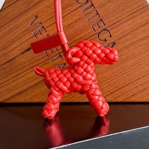 Bottega Veneta Intrecciato Dog Charm Leather Bag 보테가 베네타 인트레치아토 도그 참 가죽 백참