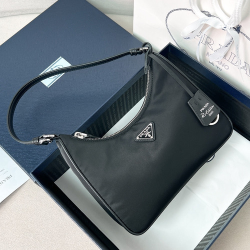 Prada Parachute Nylon 2005 Hobo Leather Black Shoulder Bag 프라다 리 에디션 2005 리나일론 블랙 숄더백 22cm