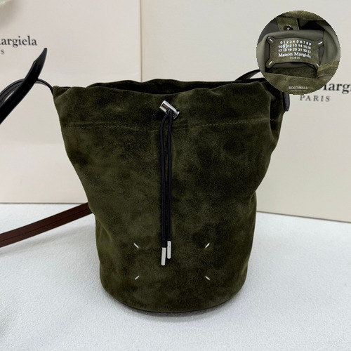 Maison Margiela Drawstring Mini Pouch Suede Leather Green Bucket Bag 메종 마르지엘라 드로우스트링 미니 파우치 스웨이드 레더 그린 버킷백 20.5cm