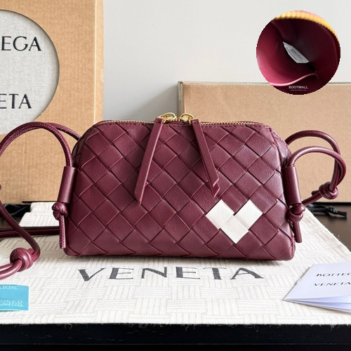 Bottega Veneta Concert Pouch Mini Intrecciato Leather Crossbody Bag 보테가 베네타 콘서트 파우치 미니 794258 인트레치아토 레더 크로스백 18.5cm