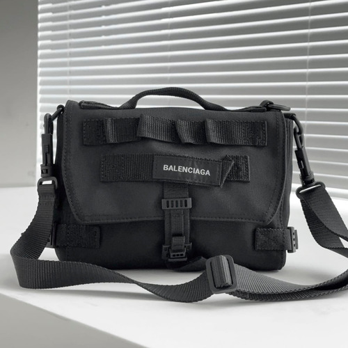 Balenciaga Army Nylon Messenger Bag 발렌시아가 아미 나일론 메신저 크로스백 25cm