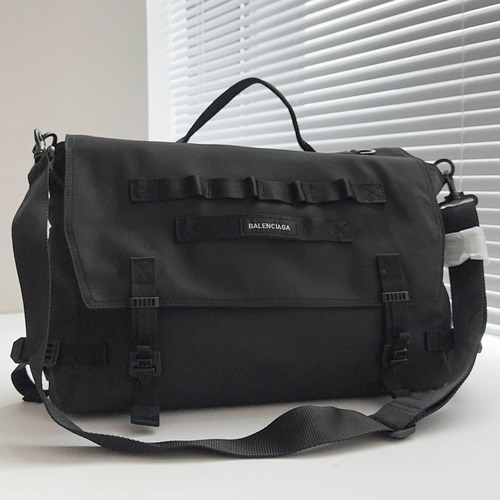 Balenciaga Army Nylon Messenger Bag 발렌시아가 아미 나일론 메신저 크로스백 41cm