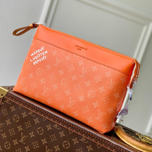 Louis Vuitton Pochette Voyage Souple Monogram Eclipse Canvas Clutch Bag M12665 루이비통 포쉐트 보야주 수플 모노그램 이클립스 캔버스 클러치백 32cm