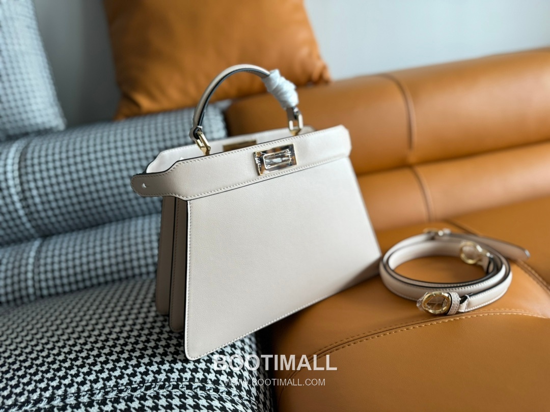 Fendi Iconic Peekaboo ISeeU Small Leather Bag 펜디 아이코닉 피카부 아이씨유 스몰 레더 백 27cm 2