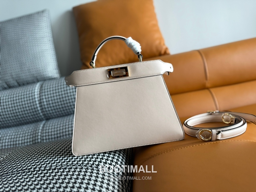 Fendi Iconic Peekaboo ISeeU Small Leather Bag 펜디 아이코닉 피카부 아이씨유 스몰 레더 백 27cm 10