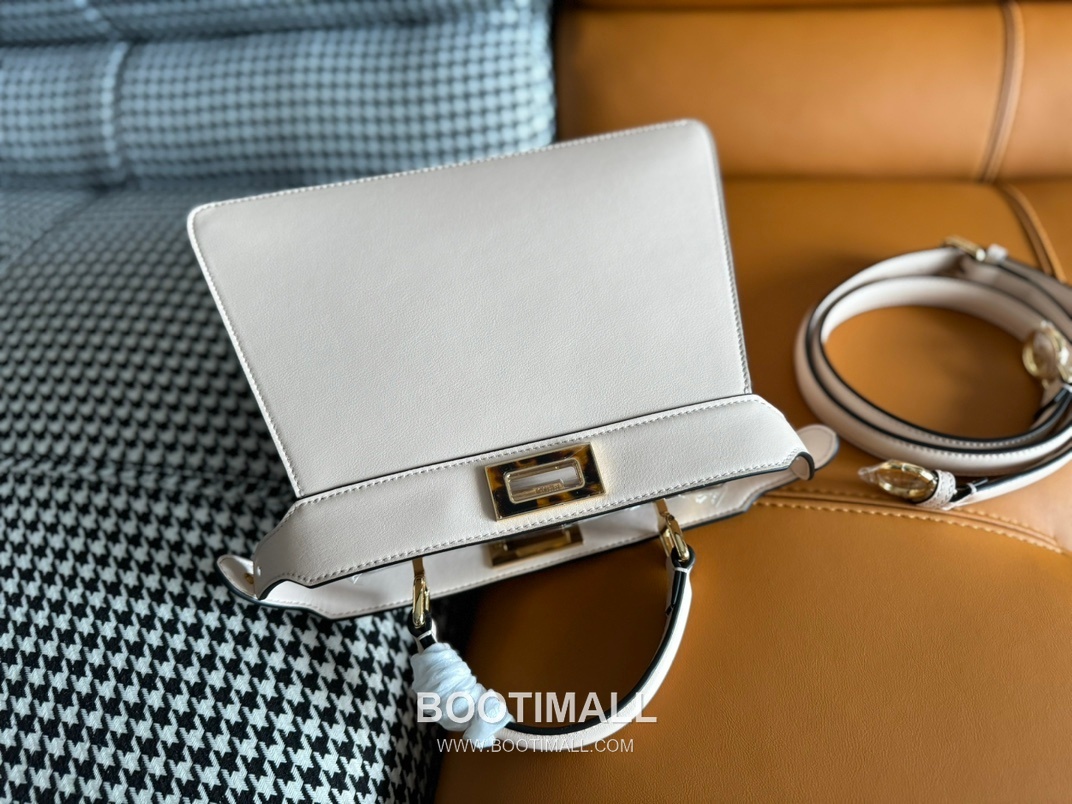 Fendi Iconic Peekaboo ISeeU Small Leather Bag 펜디 아이코닉 피카부 아이씨유 스몰 레더 백 27cm 14