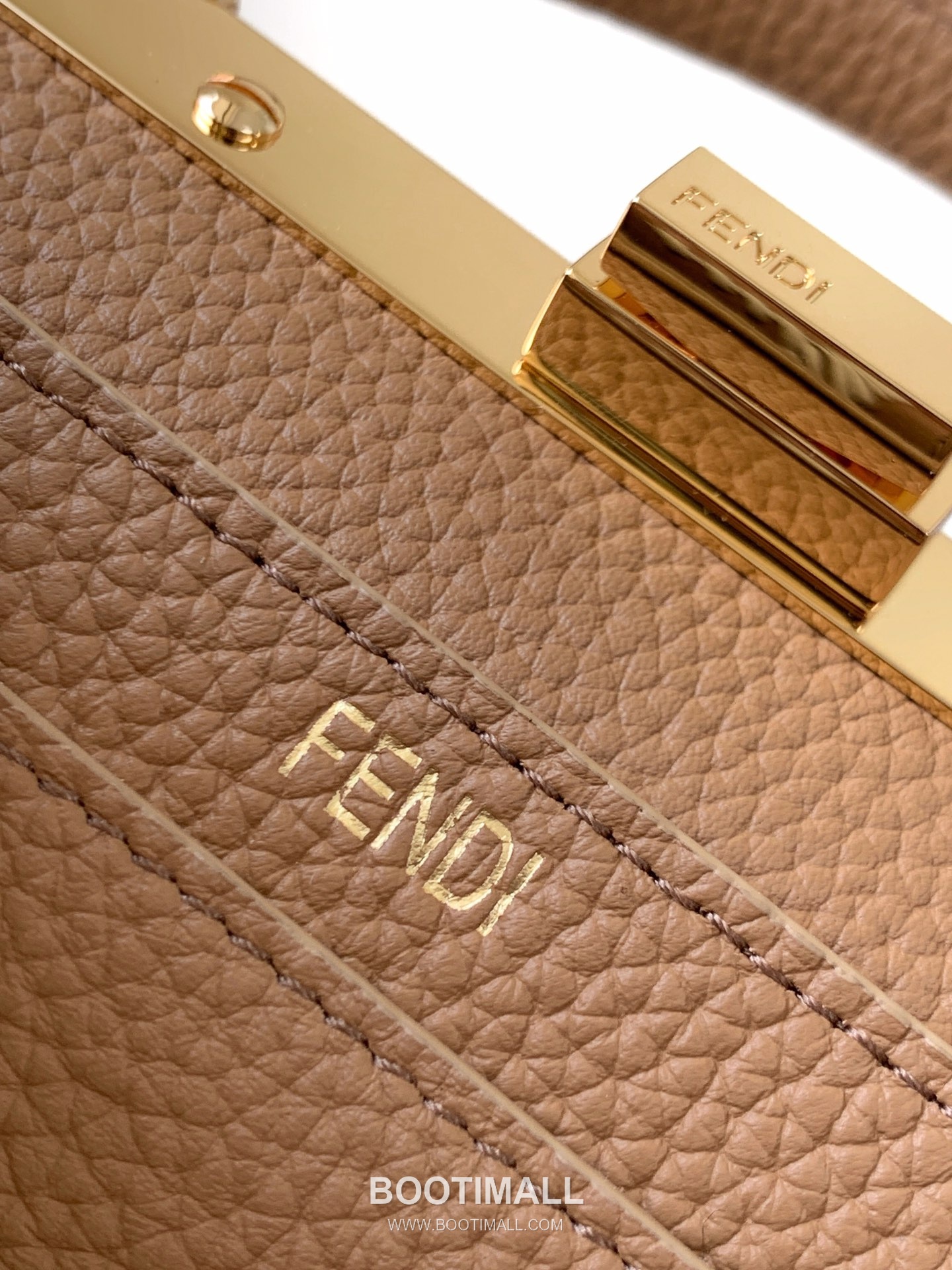 Fendi Peekaboo ISeeU Medium Cuoio Romano Leather Bag 펜디 피카부 아이씨유 미디엄 쿠오이오 로마노 레더 백 27cm 9