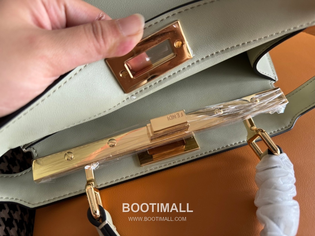 Fendi Peekaboo ISeeU Small Leather Bag 펜디 피카부 아이씨유 스몰 레더 백 27cm 9