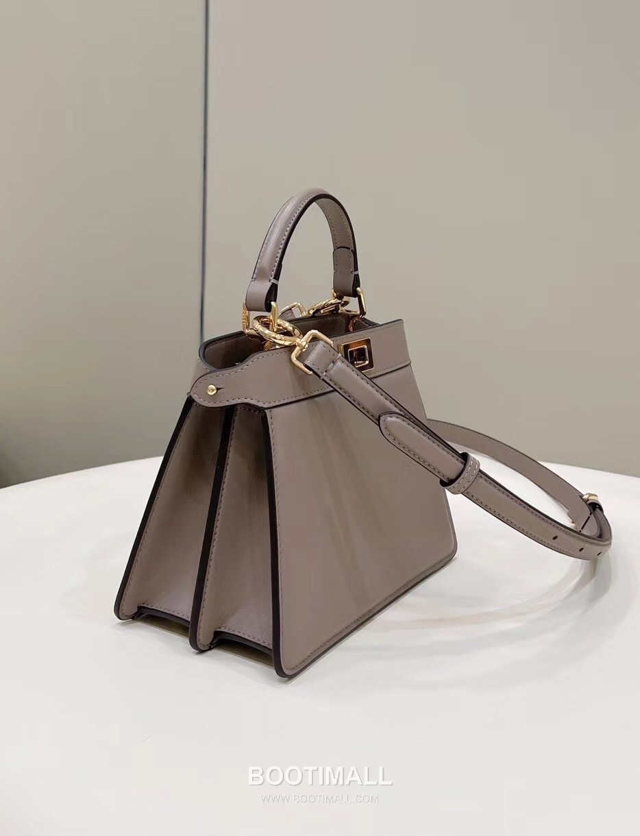 Fendi Peekaboo ISeeU Mini Nappa Leather Bag 펜디 피카부 아이씨유 미니 나파 레더 백 20cm 3