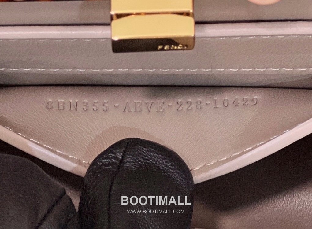 Fendi Peekaboo ISeeU Mini Nappa Leather Bag 펜디 피카부 아이씨유 미니 나파 레더 백 20cm 8