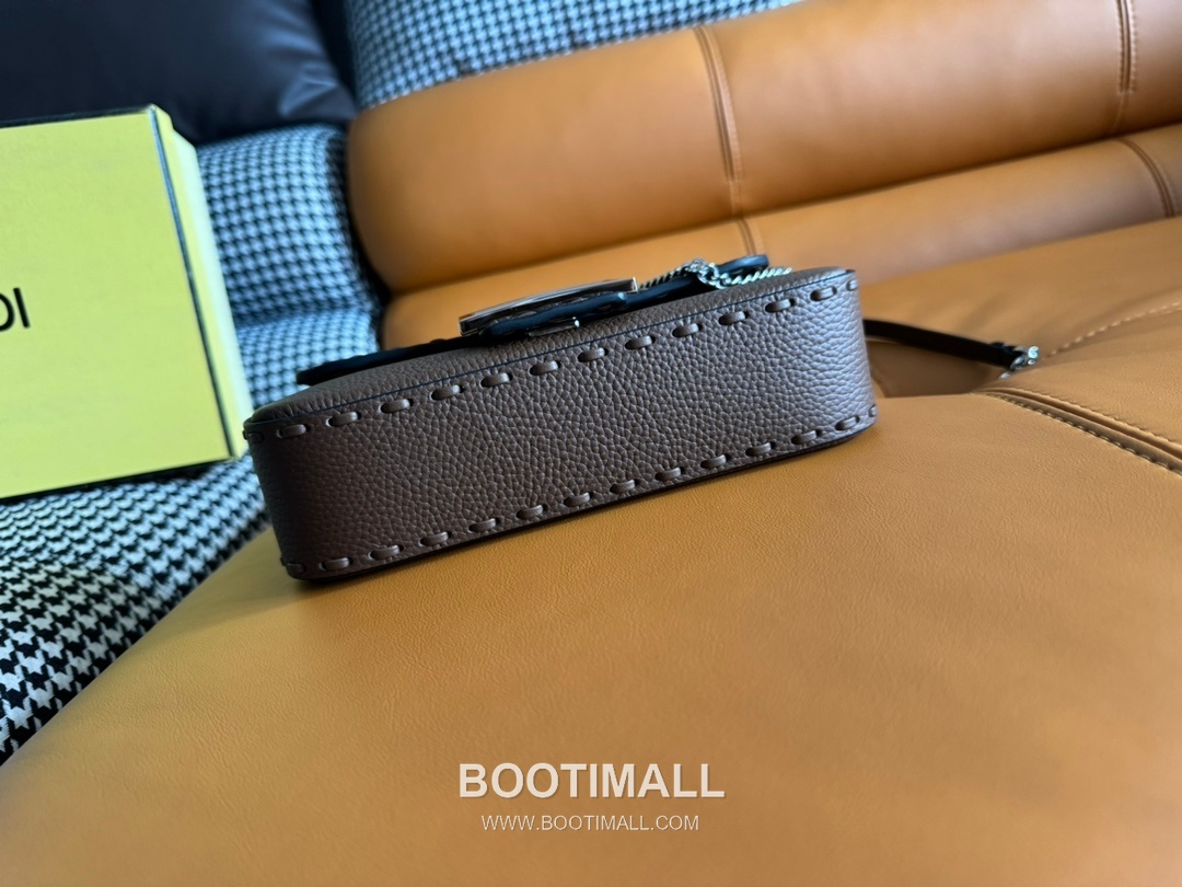 Fendi Baguette Mini Cuoio Romano Leather Bag 펜디 바게트 미니 쿠오이오 로마노 레더 백 20cm 5