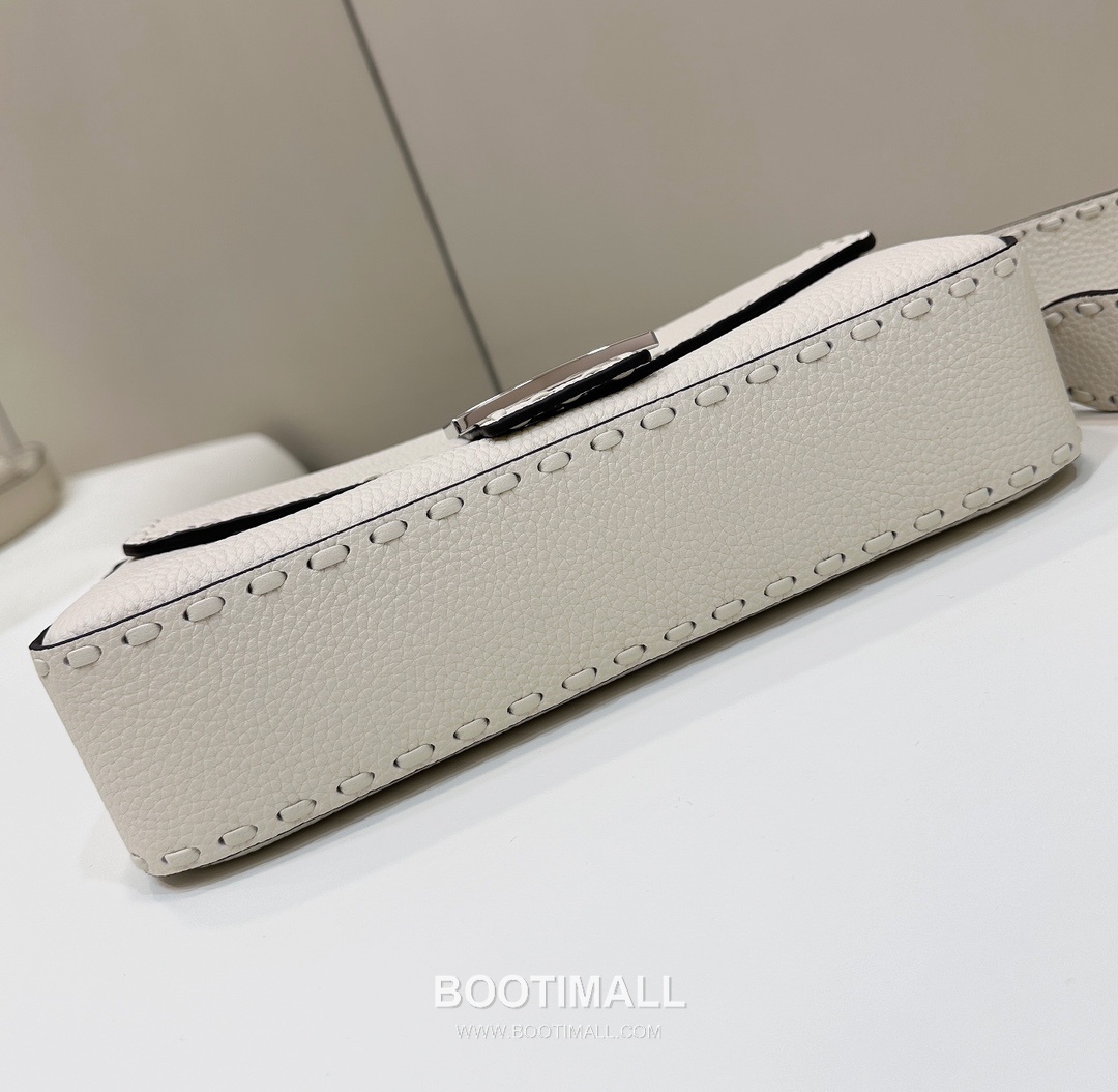 Fendi Baguette Medium Cuoio Romano Leather Bag 펜디 바게트 미디엄 쿠오이오 로마노 레더 백 27cm 4