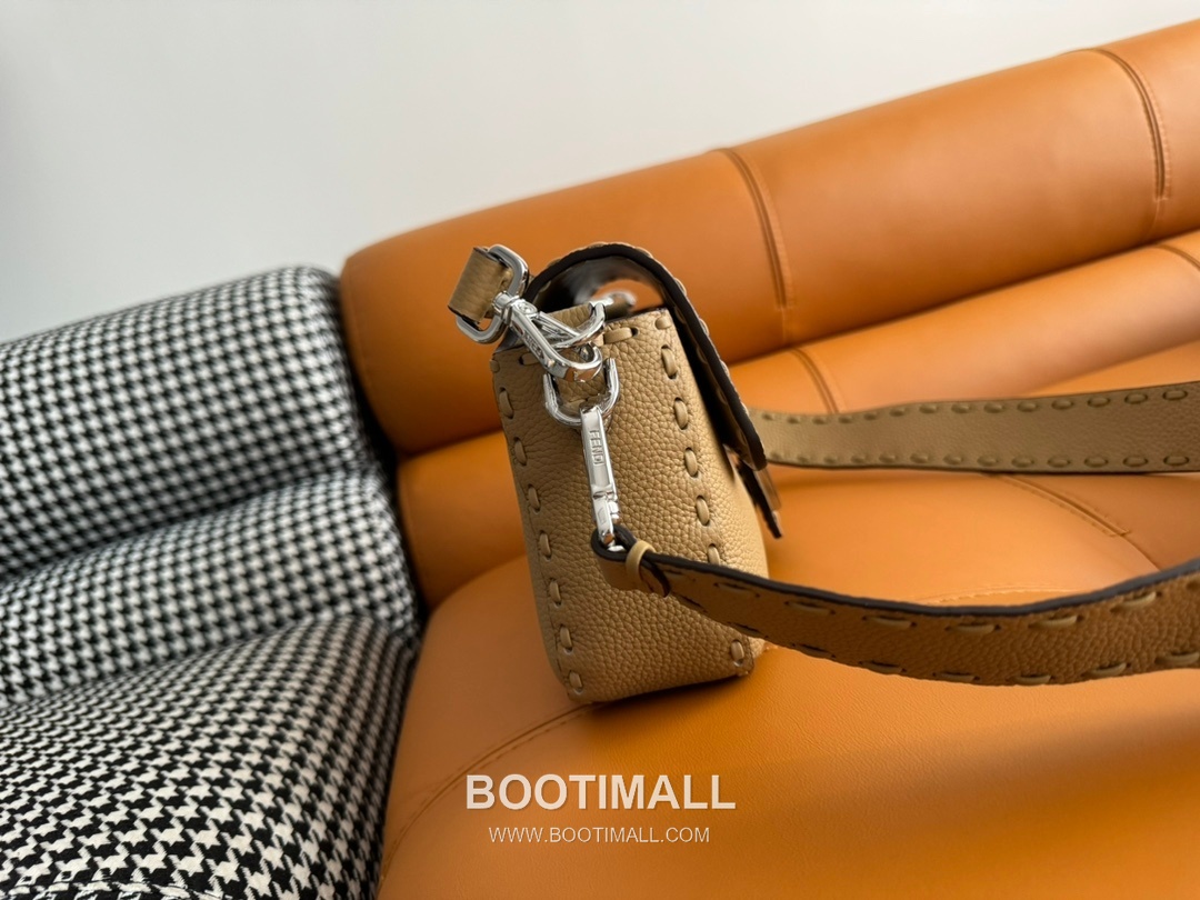 Fendi Baguette Medium Cuoio Romano Leather Bag 펜디 바게트 미디엄 쿠오이오 로마노 레더 백 27cm 2