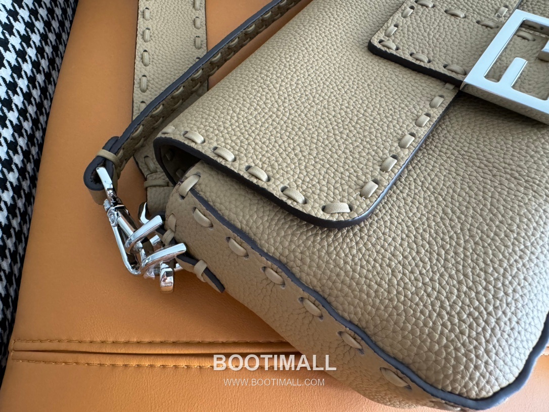 Fendi Baguette Medium Cuoio Romano Leather Bag 펜디 바게트 미디엄 쿠오이오 로마노 레더 백 27cm 5