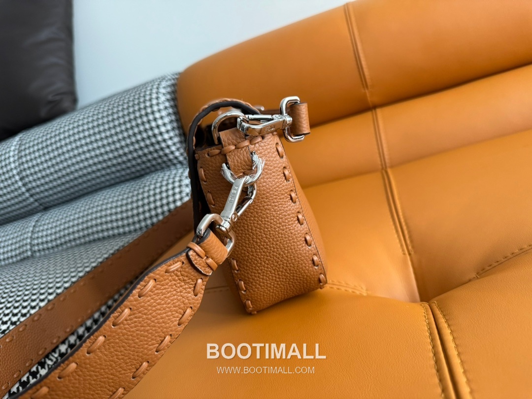 Fendi Baguette Medium Cuoio Romano Leather Bag 펜디 바게트 미디엄 쿠오이오 로마노 레더 백 27cm 3