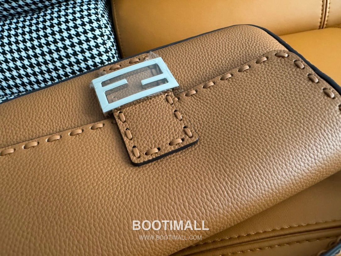 Fendi Baguette Medium Cuoio Romano Leather Bag 펜디 바게트 미디엄 쿠오이오 로마노 레더 백 27cm 7
