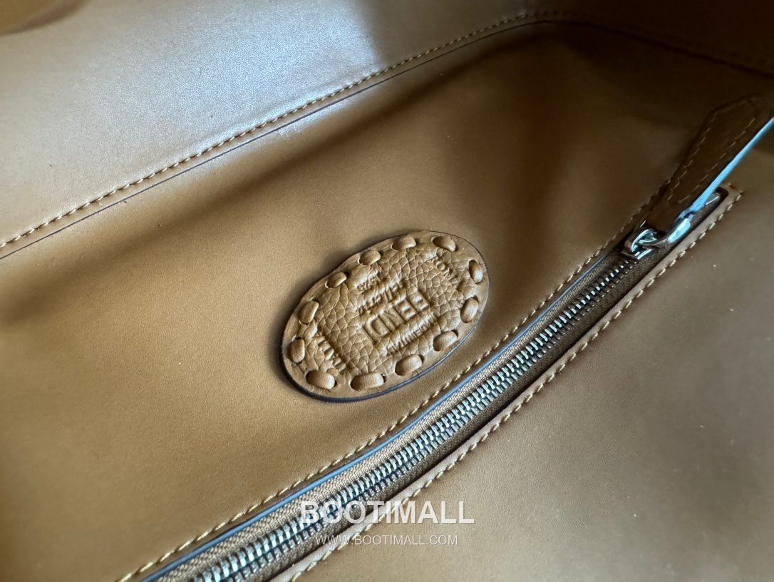 Fendi Baguette Medium Cuoio Romano Leather Bag 펜디 바게트 미디엄 쿠오이오 로마노 레더 백 27cm 9