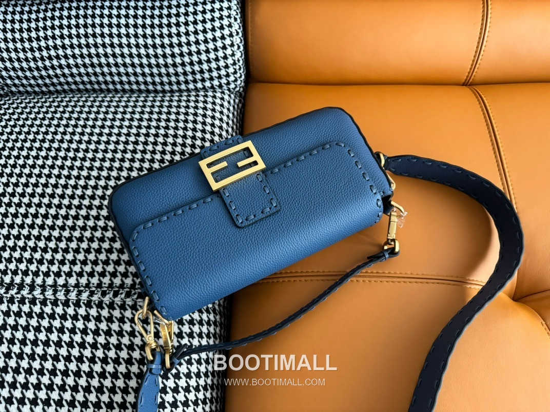 Fendi Baguette Medium Cuoio Romano Leather Bag 펜디 바게트 미디엄 쿠오이오 로마노 레더 백 27cm 9