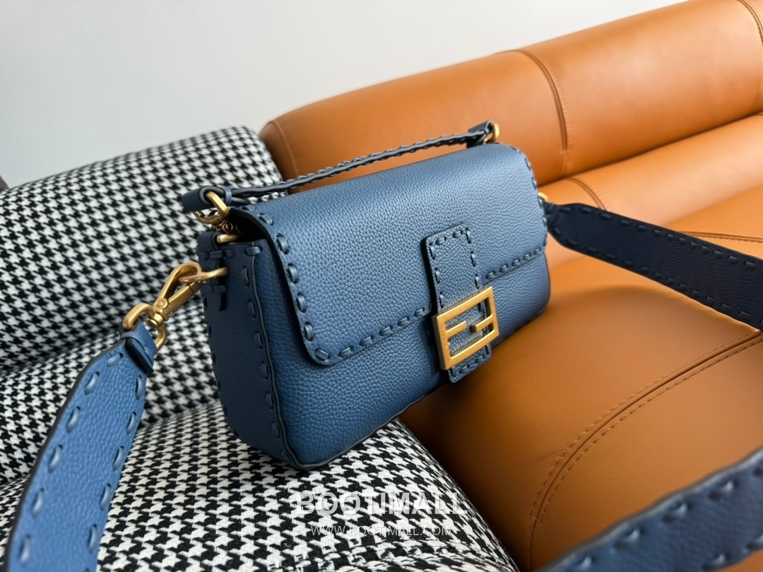 Fendi Baguette Medium Cuoio Romano Leather Bag 펜디 바게트 미디엄 쿠오이오 로마노 레더 백 27cm 11