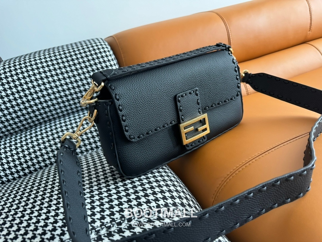 Fendi Baguette Medium Cuoio Romano Leather Bag 펜디 바게트 미디엄 쿠오이오 로마노 레더 백 27cm 2