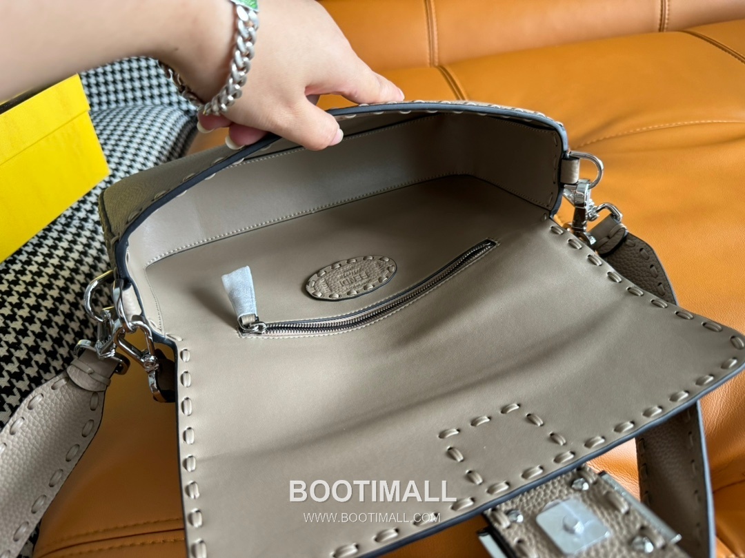 Fendi Baguette Medium Cuoio Romano Leather Bag 펜디 바게트 미디엄 쿠오이오 로마노 레더 백 27cm 9