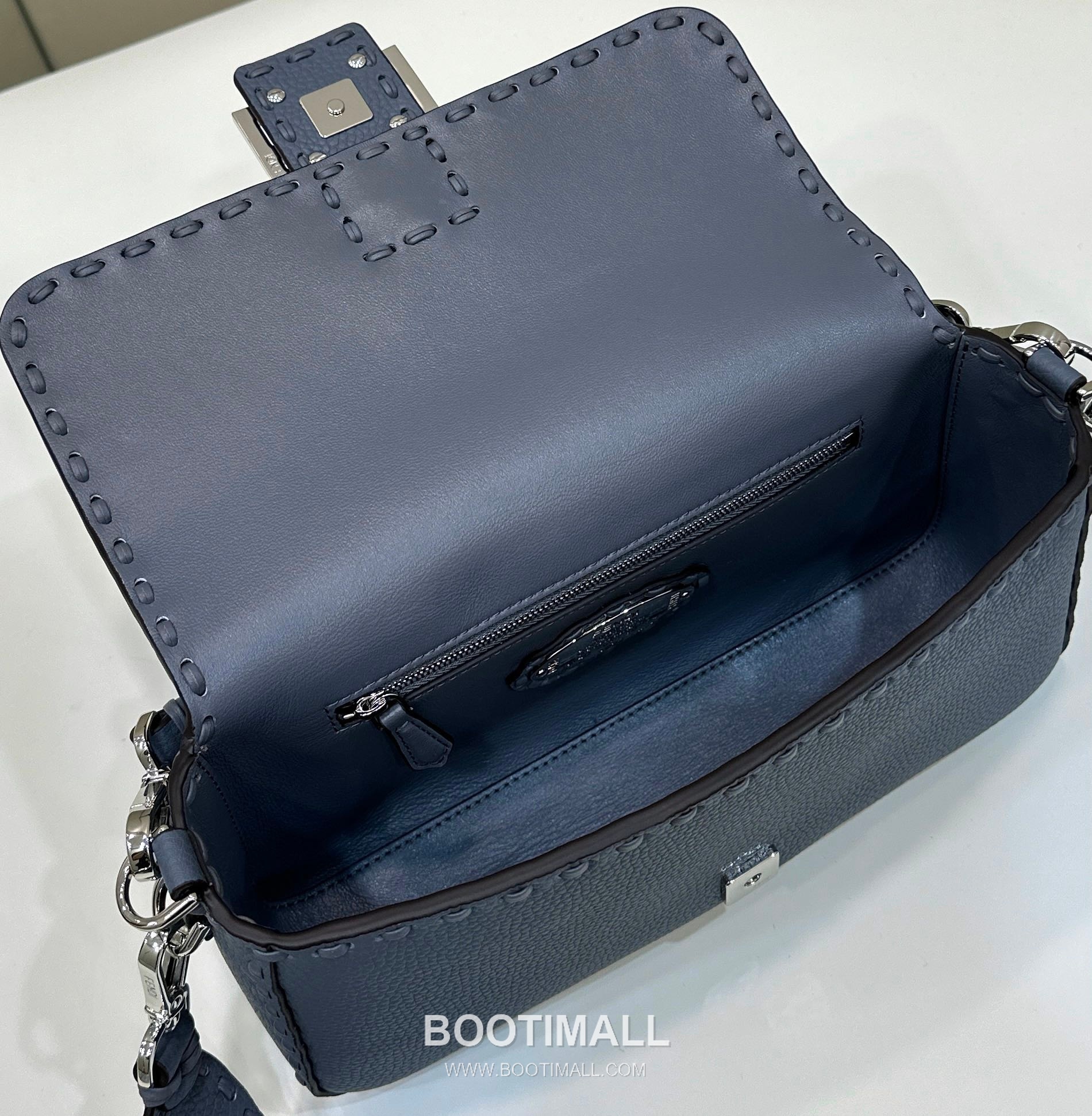 Fendi Baguette Medium Cuoio Romano Leather Bag 펜디 바게트 미디엄 쿠오이오 로마노 레더 백 27cm 9