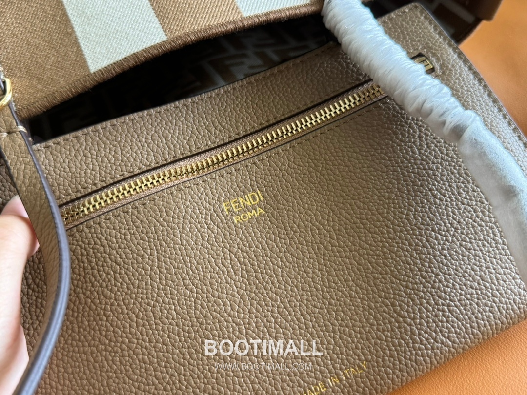 Fendi Baguette Small Tote Pequin FF Jacquard Fabric Bag 펜디 바게트 스몰 토트 페퀸 FF 자카드 패브릭 백 23cm 8