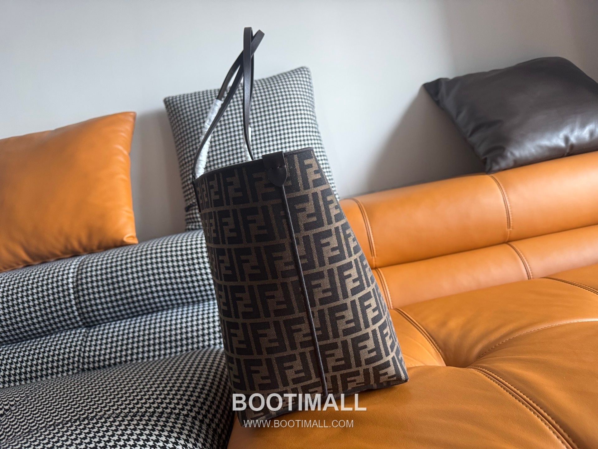 Fendi Baguette Large Tote Pequin FF Jacquard Fabric Bag 펜디 바게트 라지 토트 페퀸 FF 자카드 패브릭 백 35cm 2