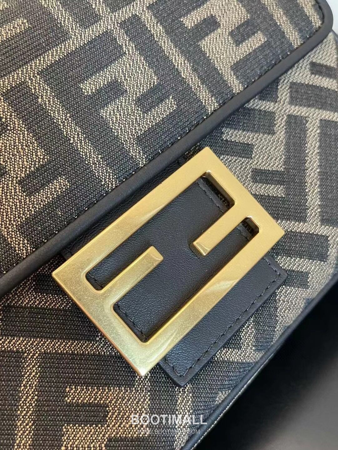 Fendi Baguette Medium FF Jacquard Chain Bag 펜디 바게트 미디엄 FF 자카드 체인 백 24cm 6