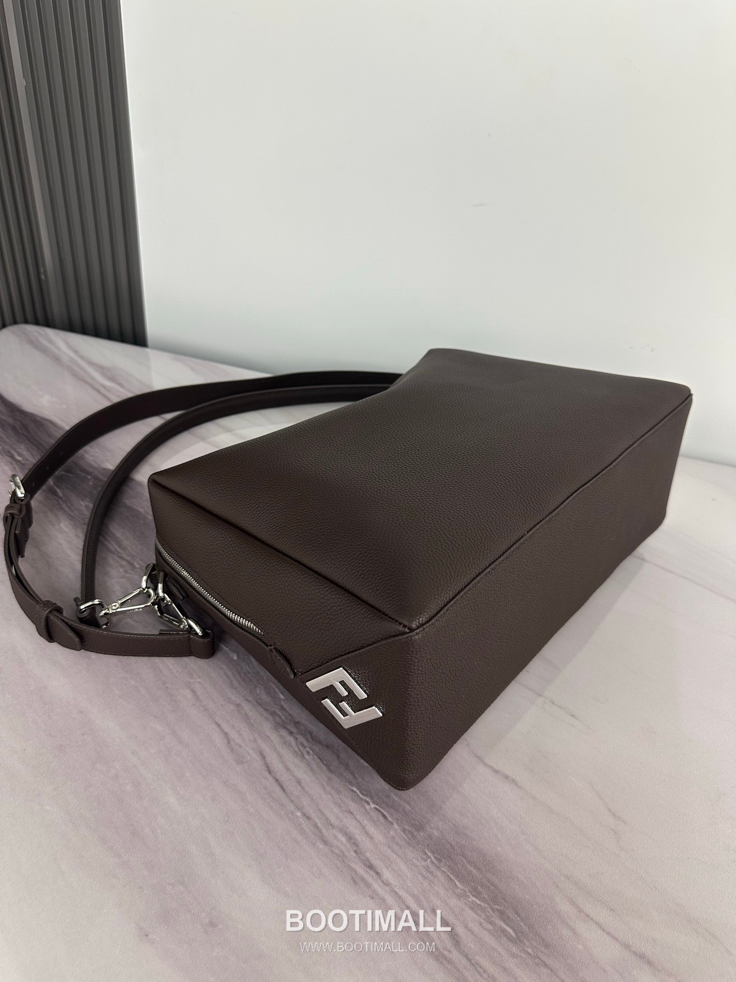 Fendi Lui Large Full Grain Leather Bag 펜디 루이 라지 풀그레인 레더 백 38cm 3