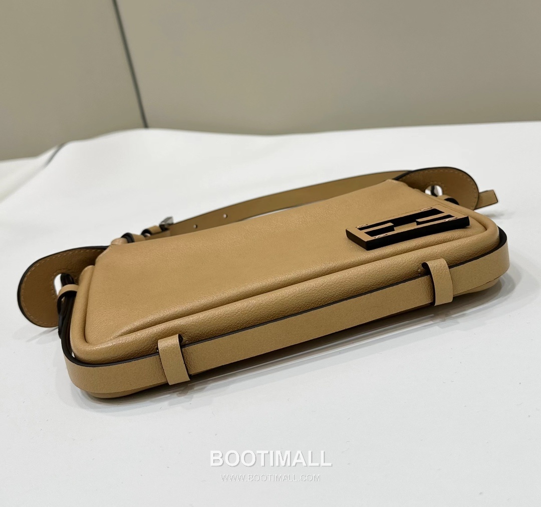 Fendi Simply FENDI Small Calfskin Leather Bag 펜디 심플리 펜디 스몰 카프스킨 레더 백 22cm 4