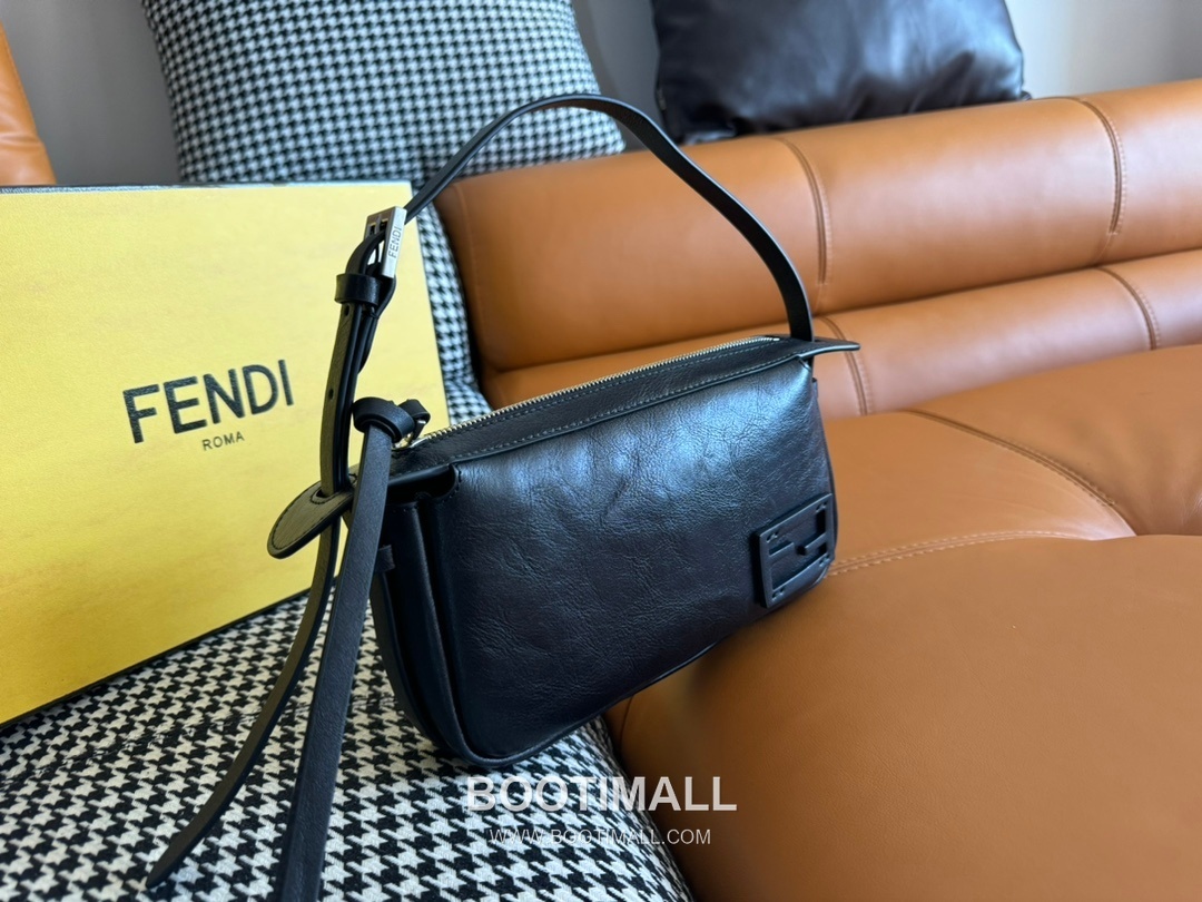 Fendi Simply FF Patent Low-Gloss Calfskin Black Shoulder Bag 펜디 심플리 FF 페이턴트 로우글로스 카프스킨 블랙 숄더백 22cm 12