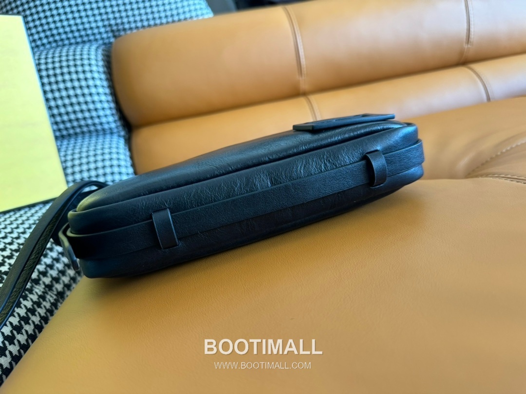 Fendi Simply FF Patent Low-Gloss Calfskin Black Shoulder Bag 펜디 심플리 FF 페이턴트 로우글로스 카프스킨 블랙 숄더백 22cm 15