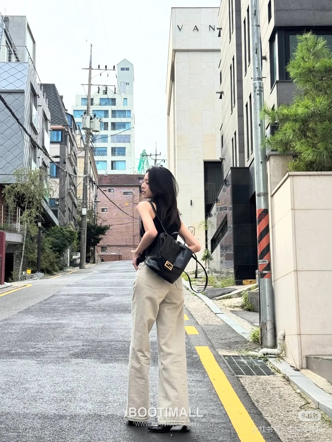 Fendi FF Buckle Drawstring Cowhide Black Backpack 펜디 FF 버클 드로우스트링 소가죽 블랙 백팩 26cm 3