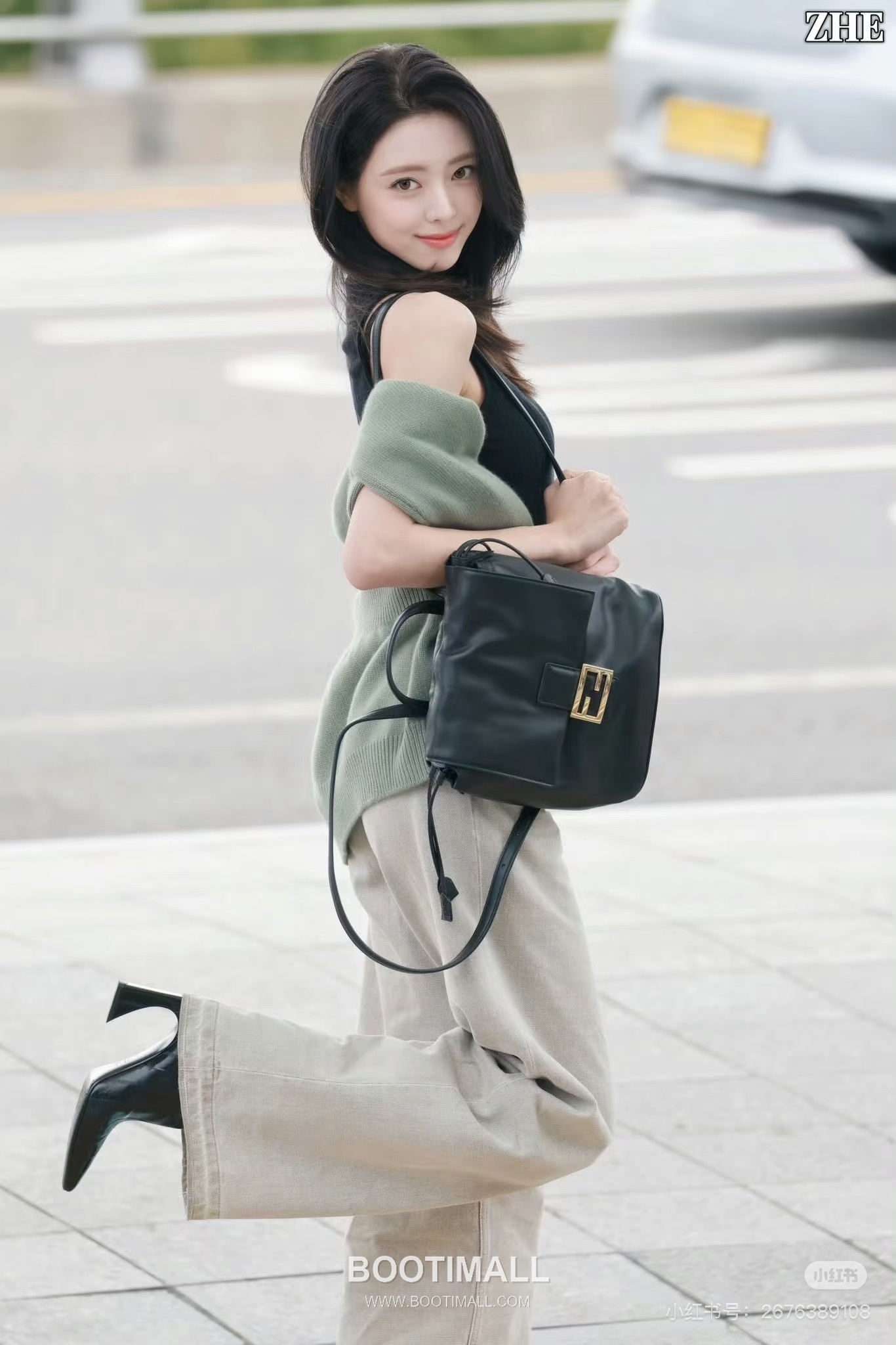Fendi FF Buckle Drawstring Cowhide Black Backpack 펜디 FF 버클 드로우스트링 소가죽 블랙 백팩 26cm 9