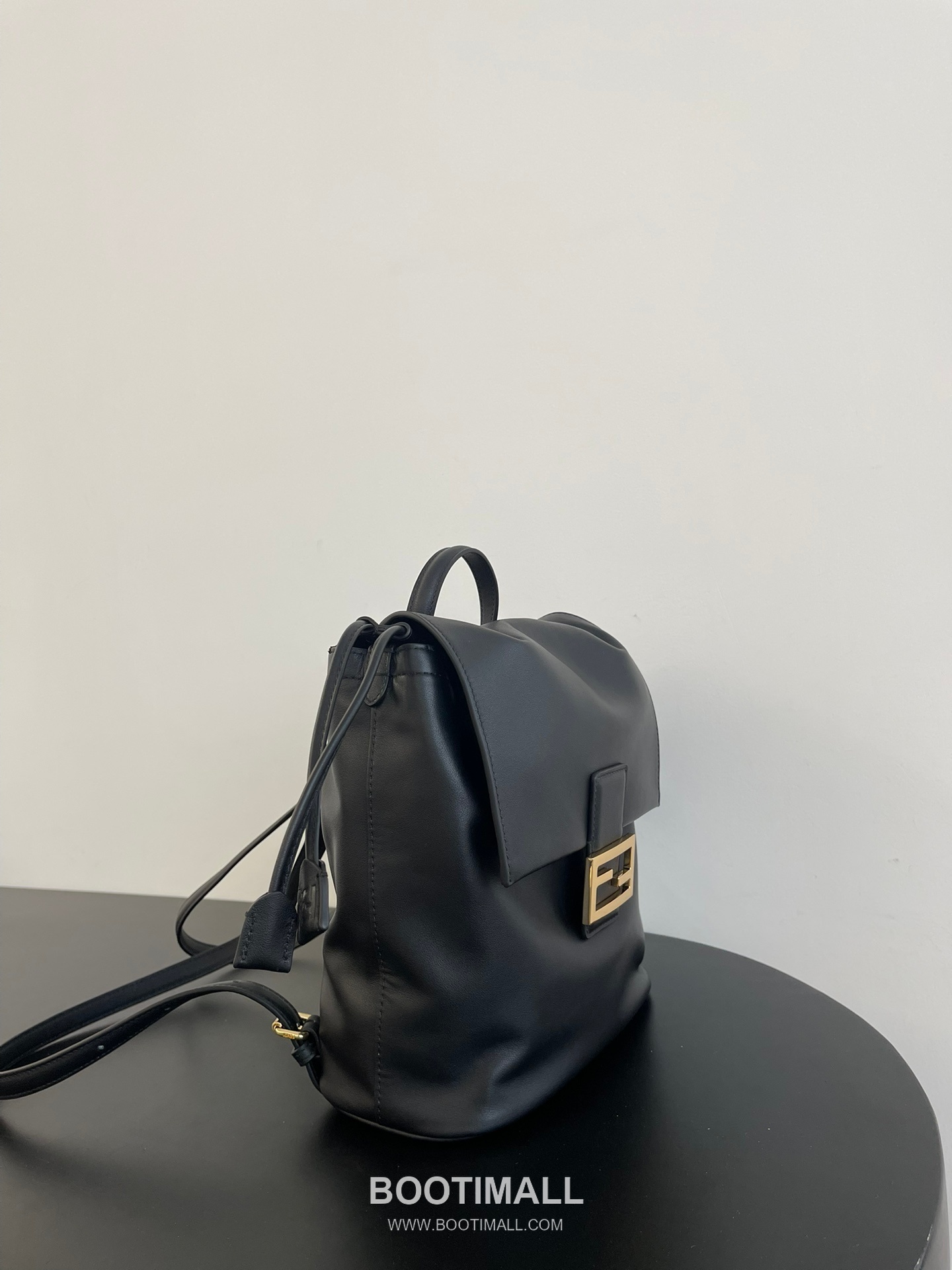 Fendi FF Buckle Drawstring Cowhide Black Backpack 펜디 FF 버클 드로우스트링 소가죽 블랙 백팩 26cm 11