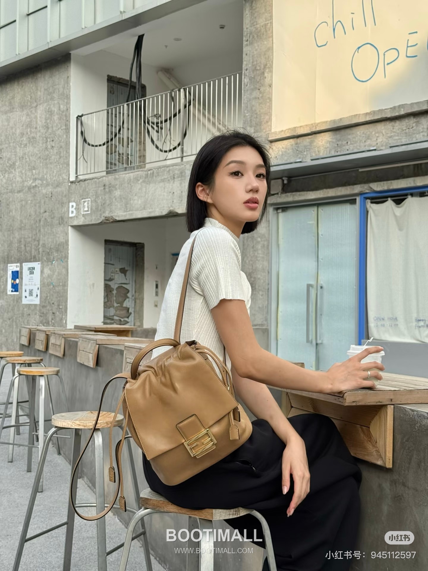 Fendi FF Buckle Drawstring Flap Cowhide Milk Tea Beige Backpack 펜디 FF 버클 드로우스트링 플랩 소가죽 밀크티 베이지 백팩 26cm 1