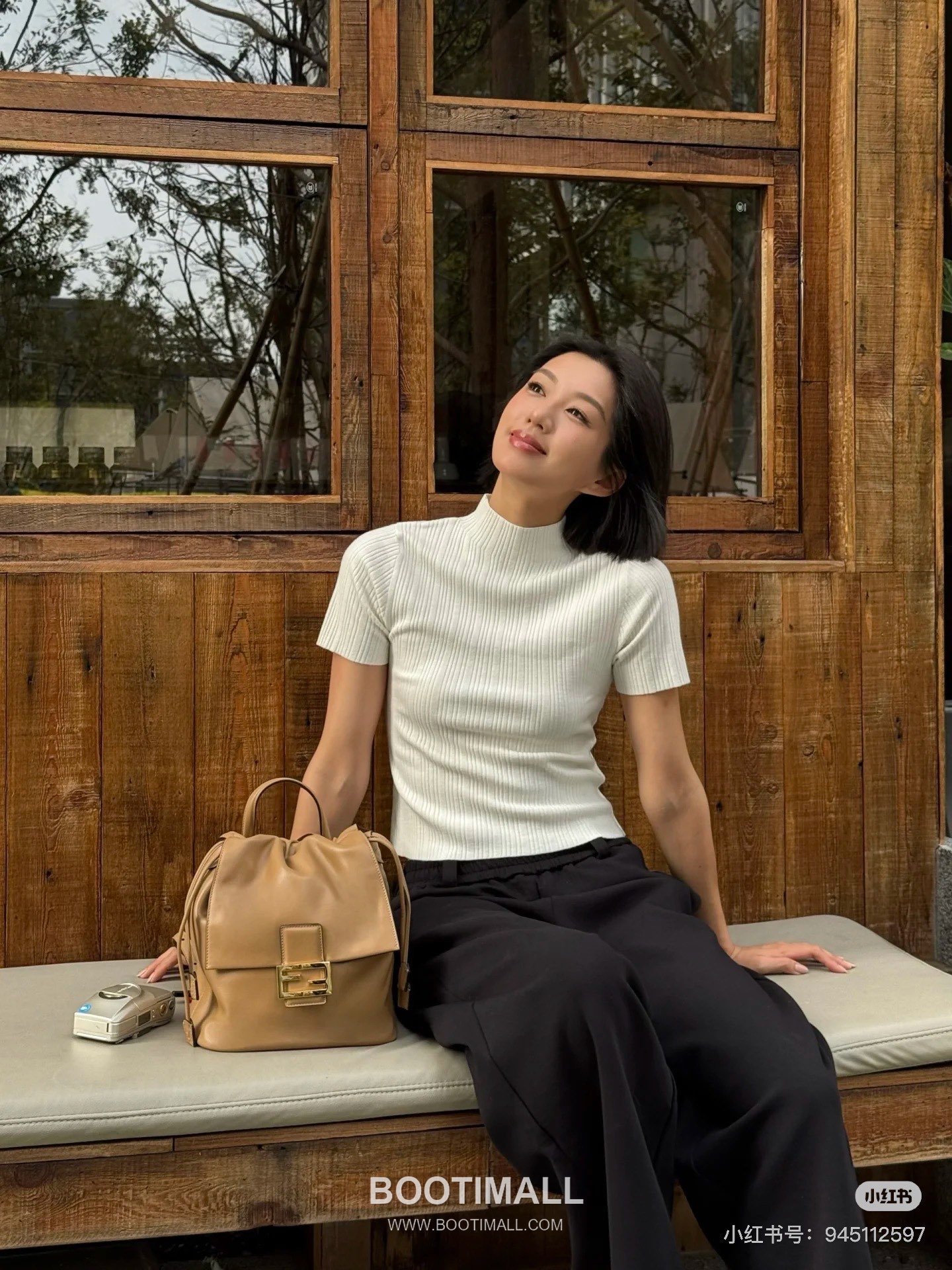 Fendi FF Buckle Drawstring Flap Cowhide Milk Tea Beige Backpack 펜디 FF 버클 드로우스트링 플랩 소가죽 밀크티 베이지 백팩 26cm 7