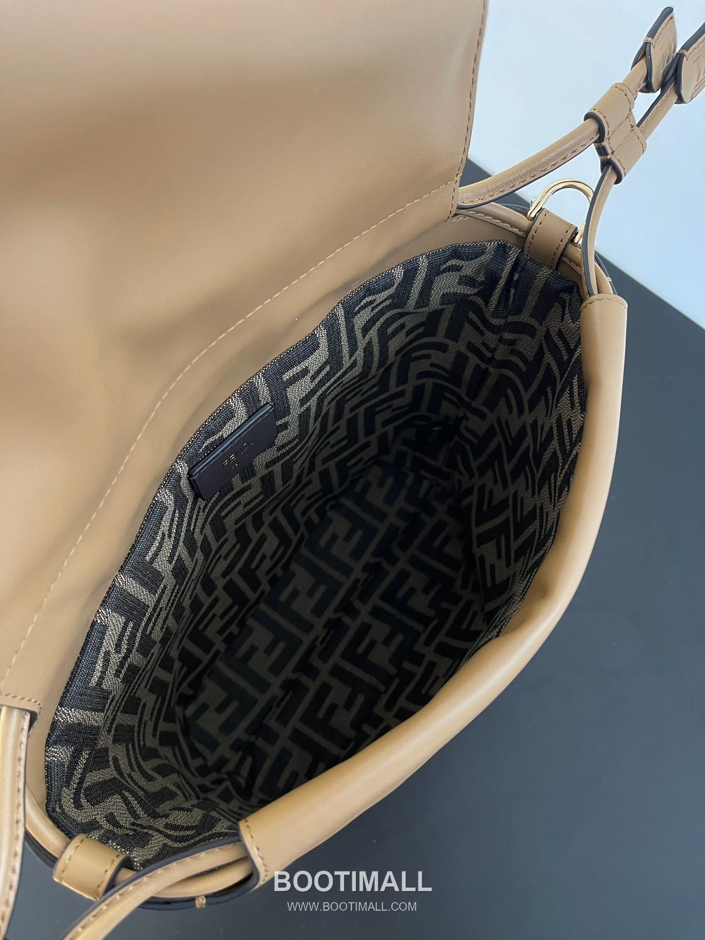 Fendi FF Buckle Drawstring Flap Cowhide Milk Tea Beige Backpack 펜디 FF 버클 드로우스트링 플랩 소가죽 밀크티 베이지 백팩 26cm 16