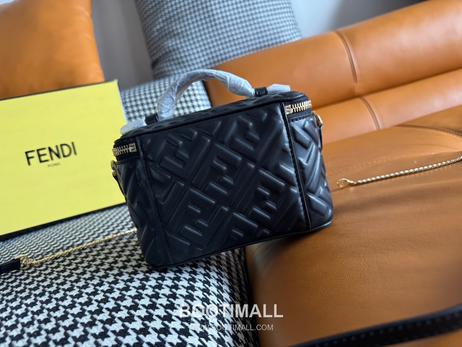 Fendi FF Embossed Nappa Leather Vanity Mini Bag 펜디 FF 엠보스 나파 가죽 바니티 미니 토트 크로스백 108M73 16cm 5